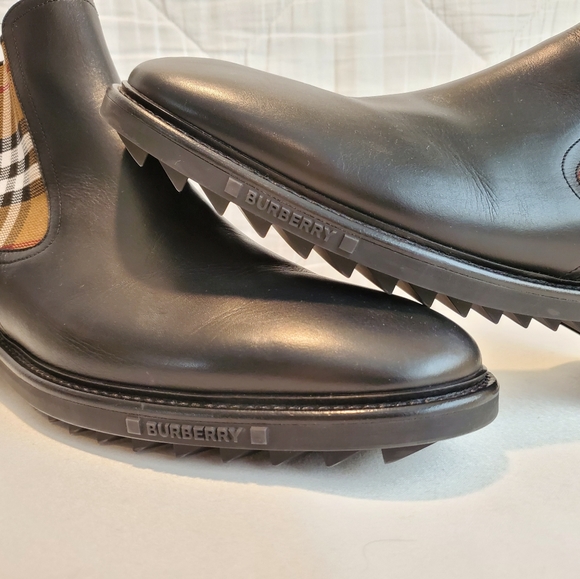 NWT$920 Burberry Men's Allostock Chelsea Black Signature Check Print Logo Boots - Picture 11 of 16
